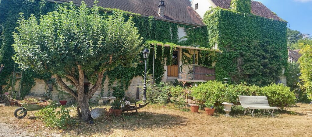 Extérieur des Clos Rougeot côté jardin